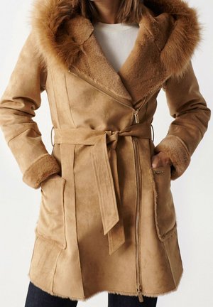 Zimní kabát - beige