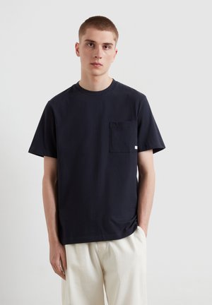 - T-shirt basic