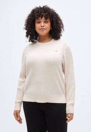 Tommy Hilfiger Curve CURVE CABLE KNIT CREW NECK JUMPER - Pullover - ivory petal
