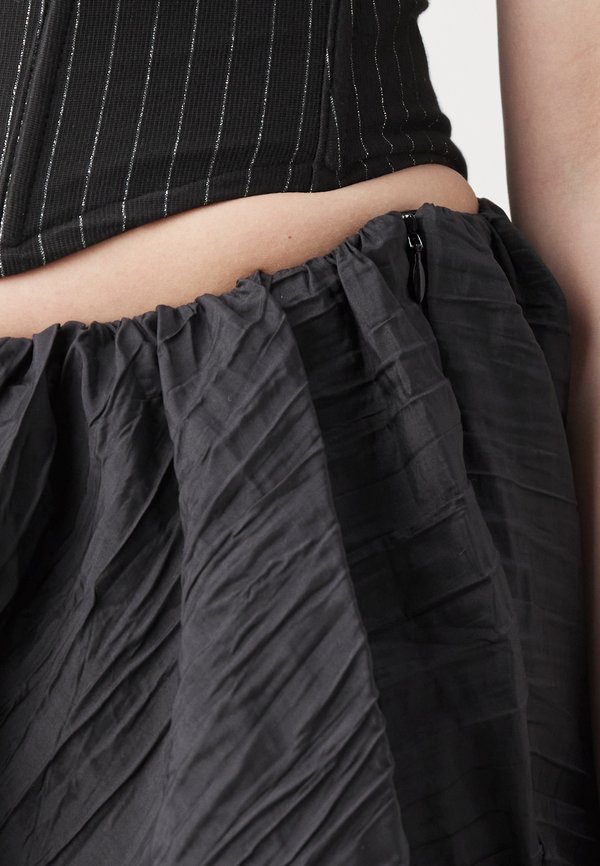 SKIRT - Puffball skirt3