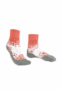 Rote und weiße gemusterte Knöchelsocken mit grauem Fußbett, das über eine strukturierte Oberfläche sowie verstärkte Ferse und Zehen für Langlebigkeit verfügt.