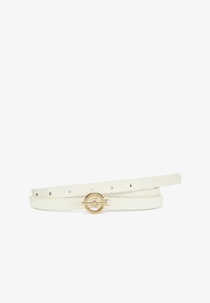 Ceinture blanche étroite avec boucle ronde dorée et plusieurs trous de réglage, posée à plat sur un fond blanc.