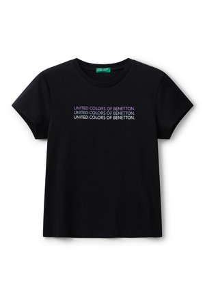 Camiseta de algodón negra con mangas cortas y escote redondo. Texto en el frente: "UNITED COLORS OF BENETTON." en múltiples colores.