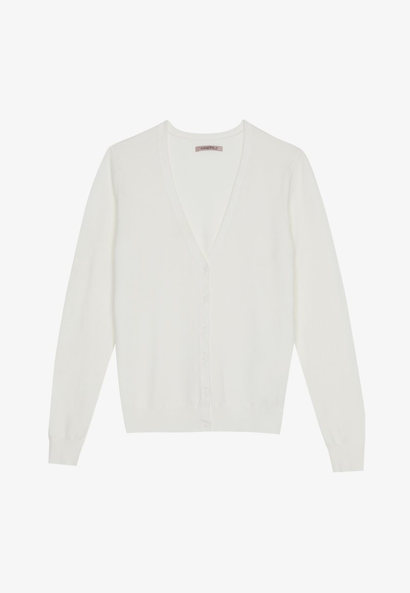 Cardigan alb fabricat dintr-un material moale, având un design cu decolteu în V, deschidere cu nasturi și mâneci lungi cu manșete și tiv texturat.