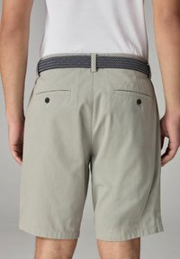 Next BELTED - REGULAR FIT - Shorts - sage green