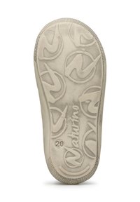 Světlé béžové gumové podešev boty s vzorovaným gripem, obsahující kruhové loga. Hladký povrch s vyraženým textem "Naturino 20."