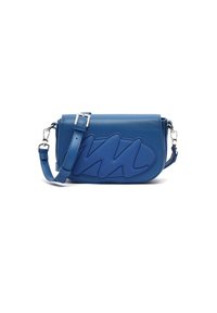 Borsa a tracolla blu in pelle con un design curvo. Presenta un motivo a onda testurizzato sul fronte, una tracolla regolabile e dettagli in metallo argentato.