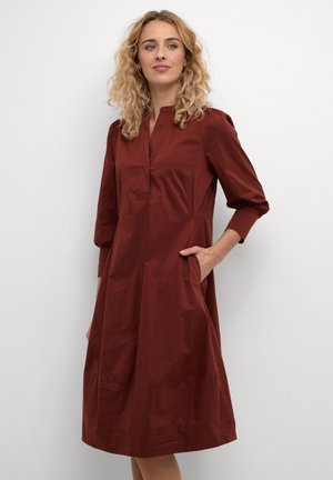 CUANTOINETT 3/4 SLEEVE DRESS - Rochie tip cămașă - arabian spice