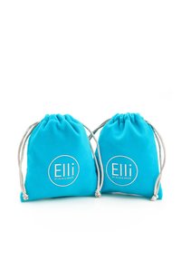 Kaks türkiissinist tõmblukkuga kotti pehmest kangast, mille esiküljel on valge tikandiga tekst "Elli by Julie & Grace".