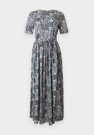 Robe midi à imprimé floral bleu et blanc avec manches courtes, encolure ronde, taille cintrée et jupe fluide.