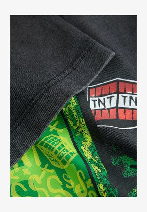 Next, NEXT ALL OVER PRINT LICENSE T-SHIRT (4-16YRS) - Nyomott mintás póló - charcoal grey washed