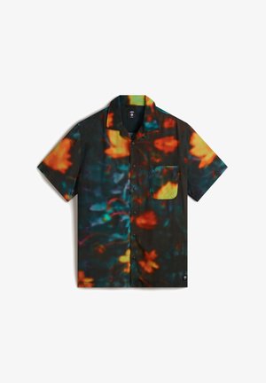Chemise à manches courtes en tissu à fond sombre, ornée d'un motif floral coloré dans des nuances d'orange, de jaune et de vert. Comprend une poche sur la poitrine.