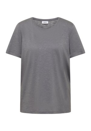 Yksinkertainen harmaa lyhythihainen t-paita pyöreällä kaula-aukolla, hillityllä teksturoidulla kankaalla ja etiketti, jossa lukee "CECIL", kauluksen sisäpuolella takana.