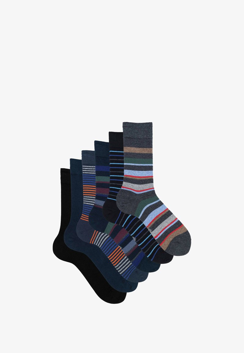 Set di otto calzini in vari colori e fantasie. Le caratteristiche includono nero uni, blu scuro e design a strisce con larghezze e colori variabili.