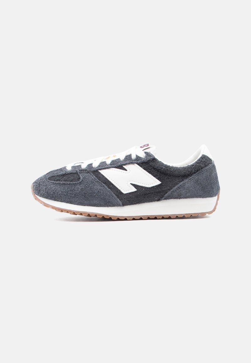 U471 black/off white/black