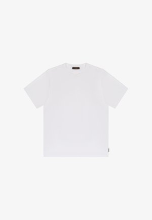 Camiseta blanca lisa de manga corta y cuello redondo, extendida sobre una superficie plana, mostrando la vista frontal sobre un fondo blanco.
