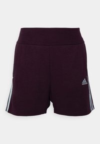 Burgunderfarbene Sportshorts mit geripptem Bund, Seitentaschen und hellblauen Streifen an den Seiten. Mit dem Adidas-Logo unten rechts.