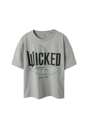 T-shirt en coton gris à manches courtes. Présente un graphique "WICKED" en noir et vert ainsi qu'une illustration de chapeau de sorcière. Coupe décontractée et confortable.