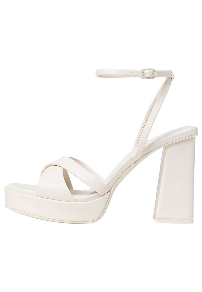 Stradivarius Sandalen met plateauzool wit Stradivarius Sandalen met plateauzool wit