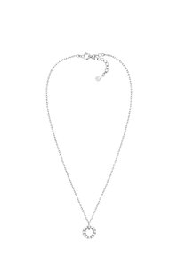 Silverfärgad kedja med ett cirkulärt hänge prytt med små klara stenar, polerad yta och en litet hänglås med en förlängd kedja.