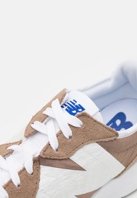 New Balance MS327 UNISEX - Sportbačiai - mushroom