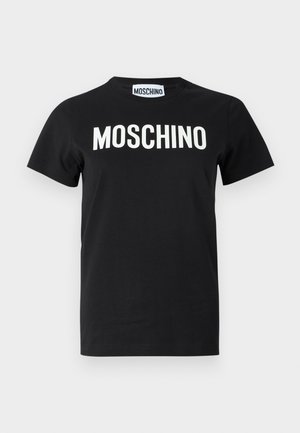 Melnas kokvilnas T-krekls ar apaļu kakla izgriezumu un drosmīgu baltu "MOSCHINO" uzrakstu priekšpusē. Īsas piedurknes un klasiskas formas dizains.