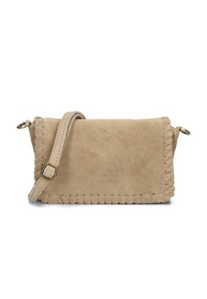 Beige suede schoudertas met een rechthoekige vorm en decoratieve stiksels langs de randen. Voorzien van een afneembare schouderband en accenten van messing.
