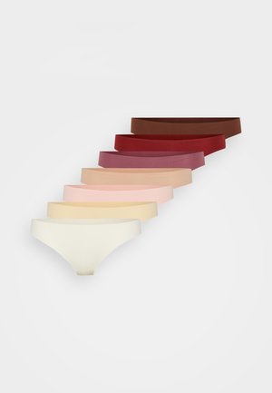 Set devetih brezšivnih hlačk v različnih odtenkih: bela, bež, mehka roza, svetla roza, temno roza, rdeča, maroon in temno rjava. Gladek material, minimalna zasnova.