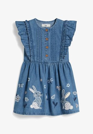 Vestito da bambino in denim blu con maniche arricciate, bottoni di legno sul davanti e coniglietti, farfalle e fiori ricamati sulla gonna.