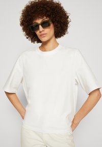 Lindex LOLA - T-shirt básica - white
