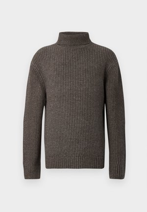 Maglione a coste marrone con colletto alto e maniche lunghe, progettato per il calore e per l'uso quotidiano.