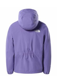Chaqueta con capucha morada, con cintura y puños elásticos, que presenta el logo blanco de The North Face en la parte superior derecha de la espalda.
