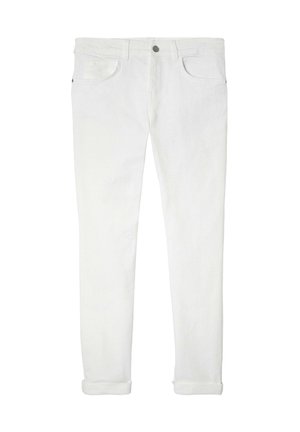 Jean slim blanc avec poches avant, passants de ceinture, fermeture à bouton et ourlets roulés sur fond uni.
