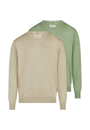 Zwei langärmelige V-Ausschnitt-Pullover, einer beige vorne und einer hellgrün dahinter, vor weißem Hintergrund dargestellt.
