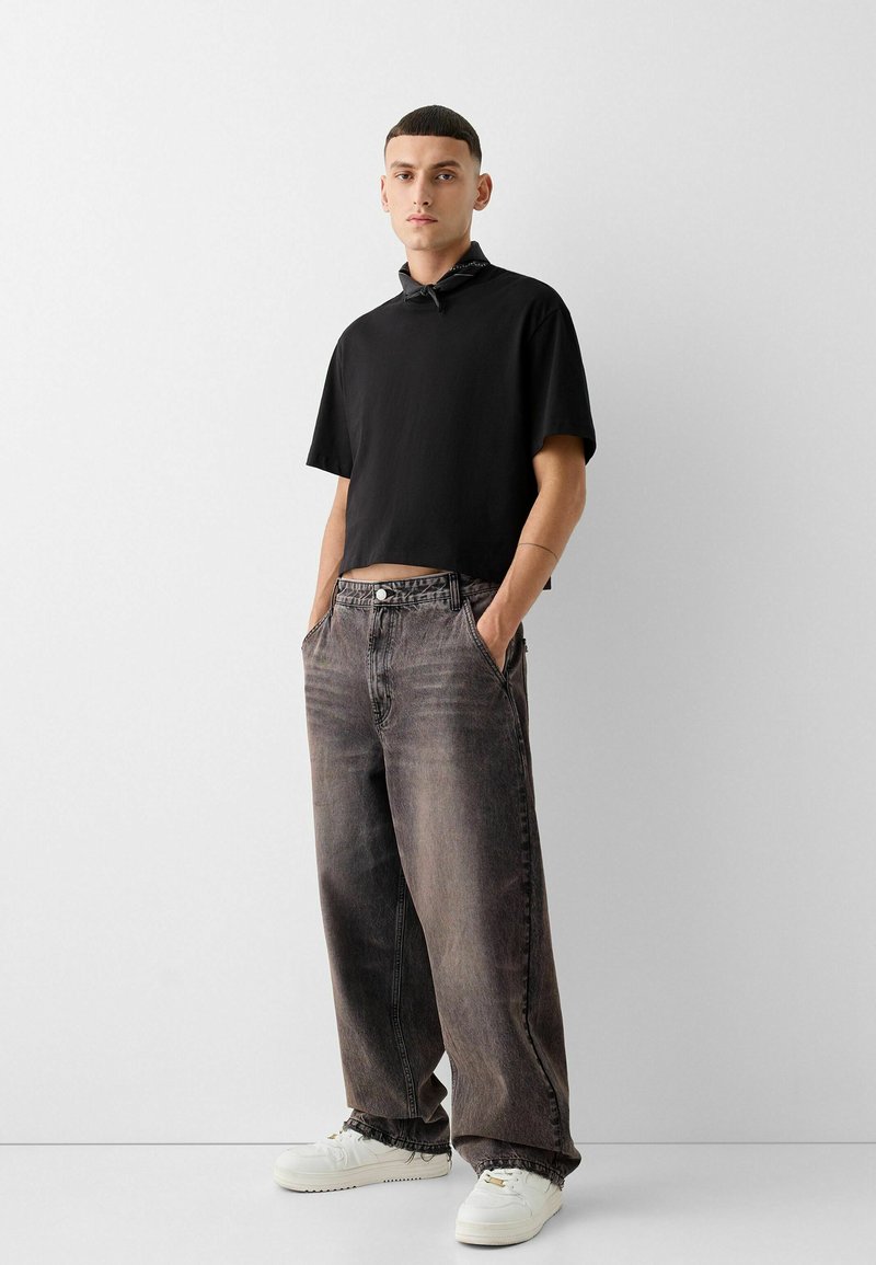 Bershka Relaxed fit jeans bruin Bershka Relaxed fit jeans bruin