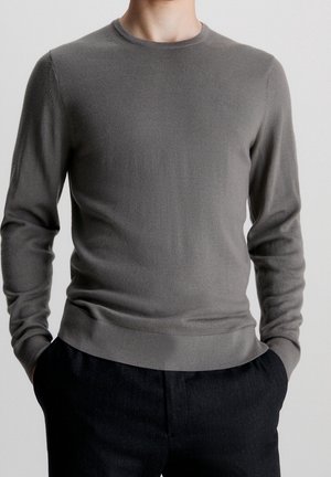 Stickad tröja - light brown