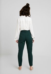 VILA Tygbyxor - dark green