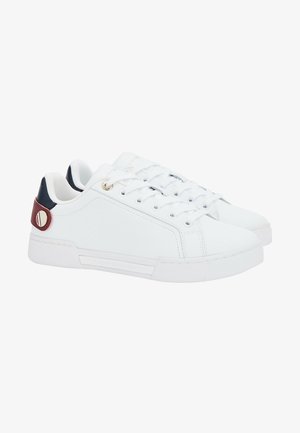 BUTTON DETAIL COURT - Trainers - white