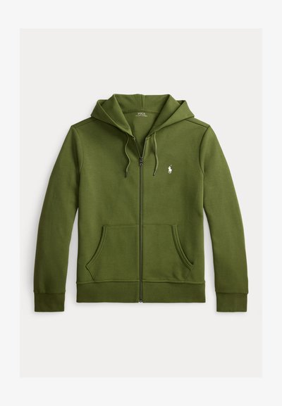 Žalias medvilninis džemperis su užtrauktuku. Turi raišteliu suveržiamą kapišoną, priekines kišenes, ribbančias rankogalius ir mažą siuvinėtą logotipą ant krūtinės.