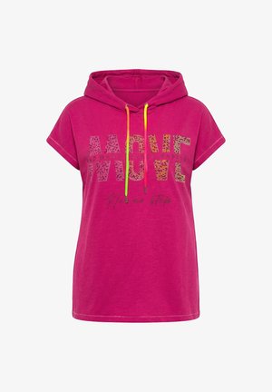 Top con cappuccio a maniche corte di un rosa acceso con scritta "WORLD" in strass multicolore e coulisse giallo neon e arancione sul cappuccio.