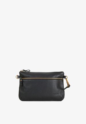 Zwarte leren clutchtas met een gestructureerd oppervlak, gouden ritsen en een afneembare band. Voorzien van een voorvak met ritssluiting.