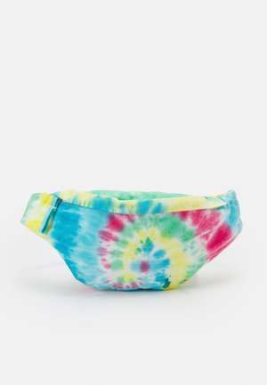Bunte Batik-Gürteltasche aus Stoff mit blauen, gelben, grünen und roten kreisförmigen Mustern und einem Reißverschluss auf einer Seite.
