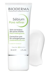 Tubetto di Bioderma Sébium Pore Refiner da 30 ml, con design bianco e accenti verdi. Include testo sulla cura dei pori e sulla tecnologia Fluidactiv.