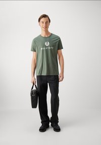 Belstaff SIGNATURE - Camiseta estampada - mineral green