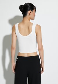 Koton U NECK THICK STRAPPY CROP TANK  - Linne - white