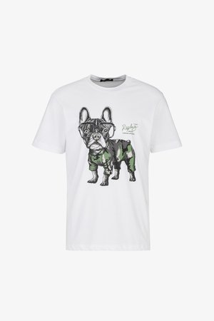 Witte katoenen t-shirt met een zwart en groene geïllustreerde Franse bulldog met een bril, gedetailleerd met een outfit met camouflagepatroon.