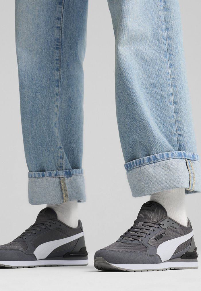 PUMA Trainers - cool dark gray- white- black