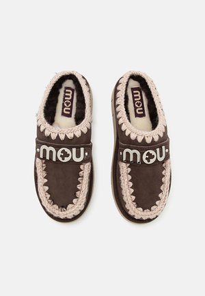 Mou, BOUNCE LETTER LOGO - Chaussons - mocha