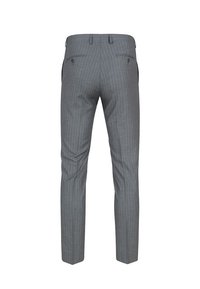 Szare spodnie w prążki o dopasowanym kroju, charakteryzujące się gładką teksturą, szlufkami na pasek oraz dwiema tylnymi kieszeniami zapinanymi na guziki.