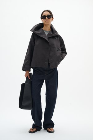 InWear MAZIEIW PERRY SHORT - Leichte Jacke - black